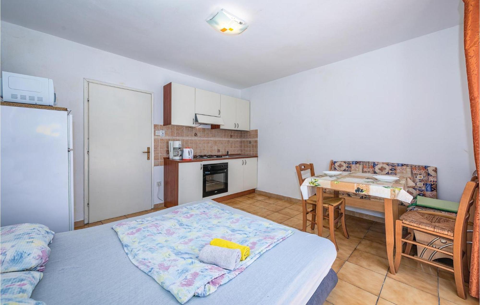 Amazing Apartment In Rovinj With Wifi Εξωτερικό φωτογραφία